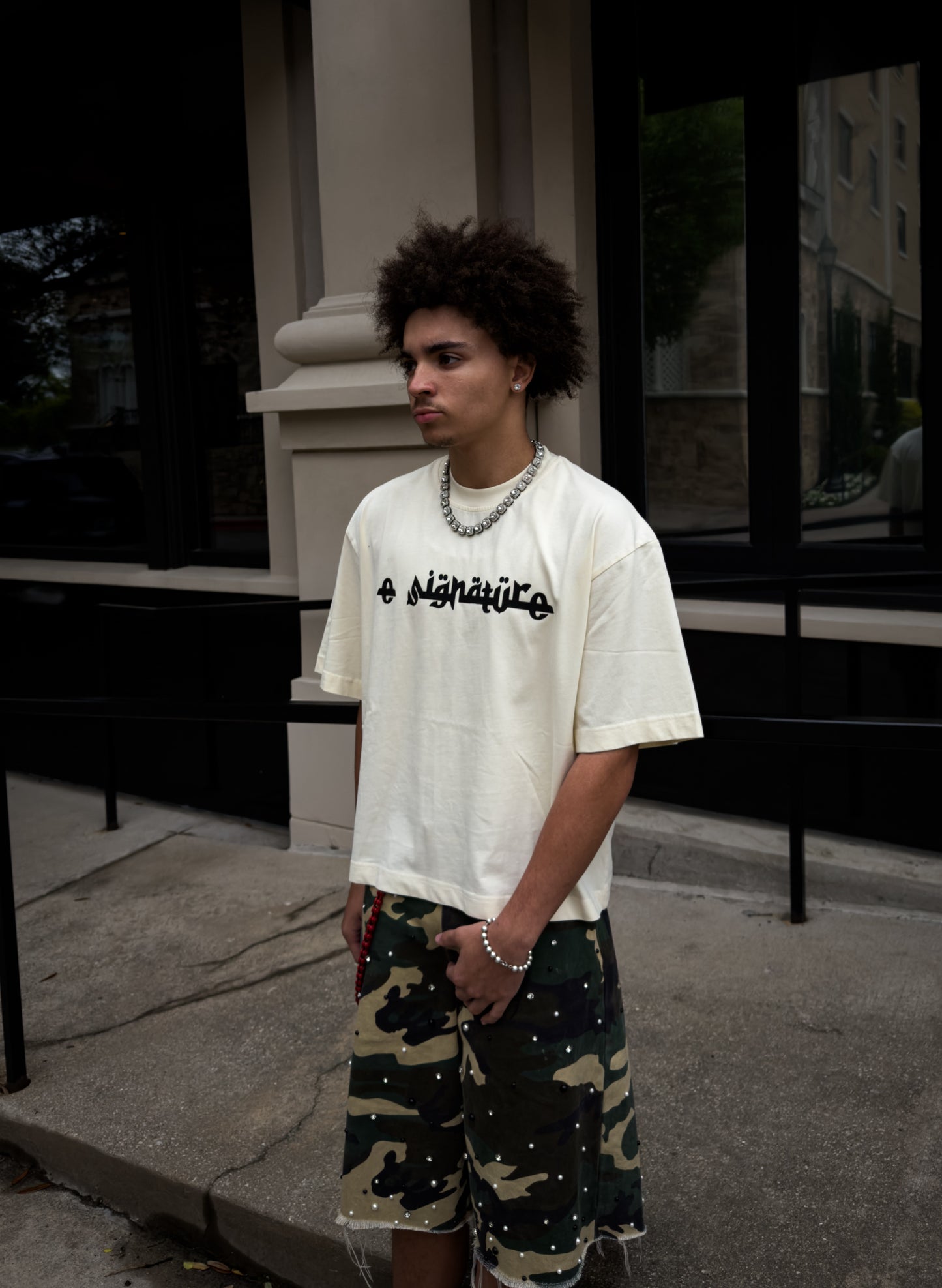 Cream Tee ( Arabic Style Font )