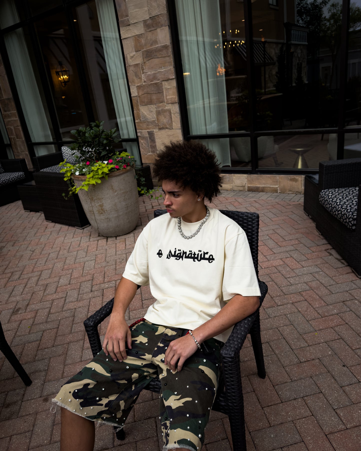 Cream Tee ( Arabic Style Font )