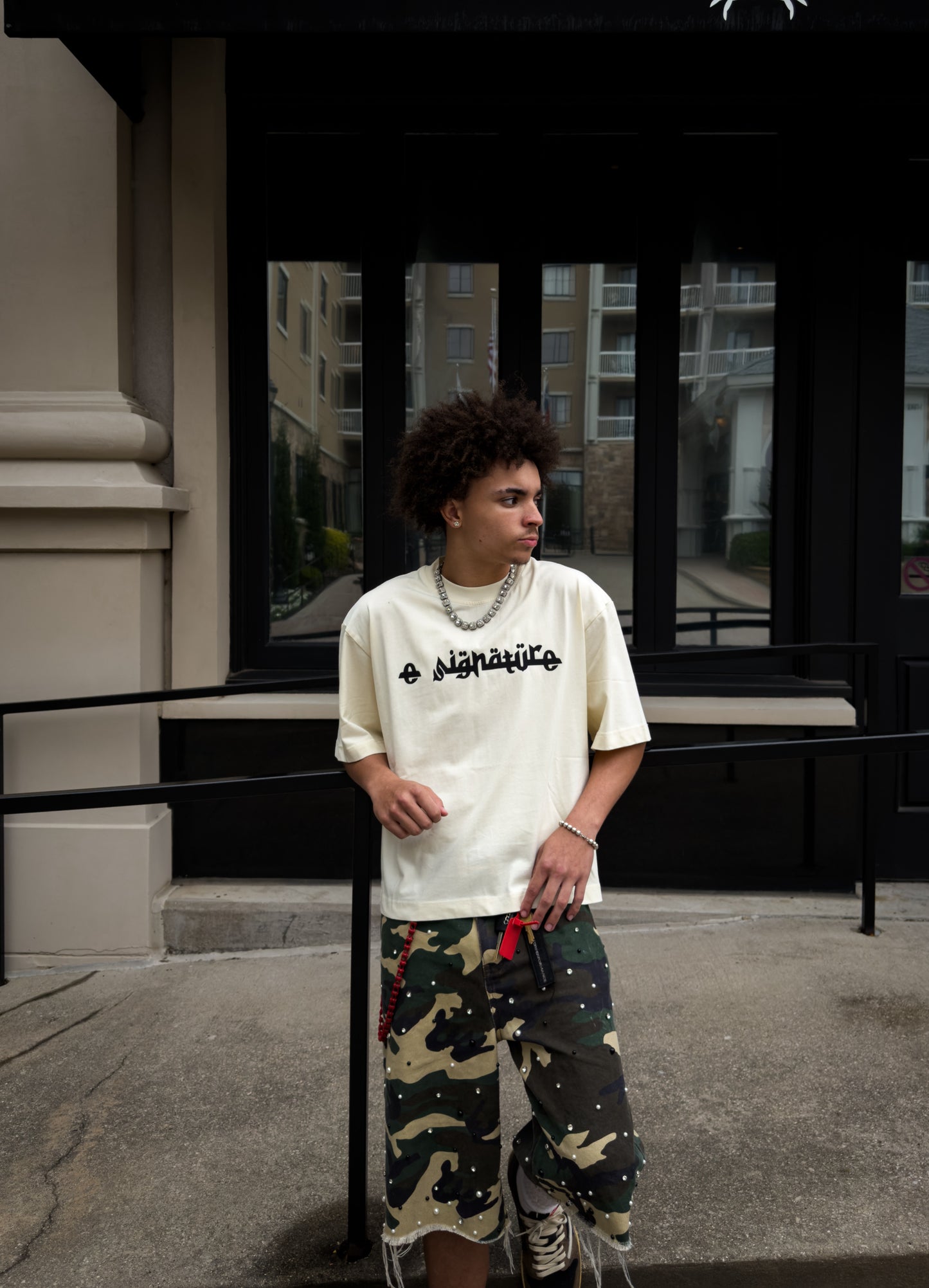 Cream Tee ( Arabic Style Font )