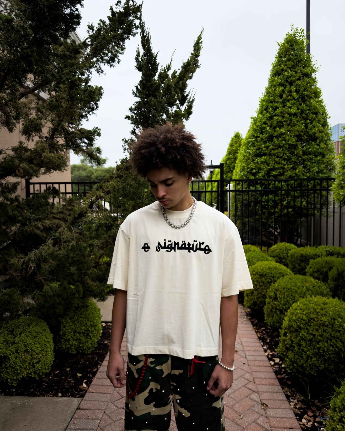 Cream Tee ( Arabic Style Font )